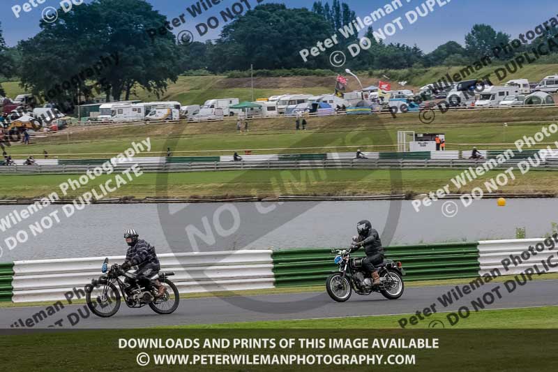 Vintage motorcycle club;eventdigitalimages;mallory park;mallory park trackday photographs;no limits trackdays;peter wileman photography;trackday digital images;trackday photos;vmcc festival 1000 bikes photographs